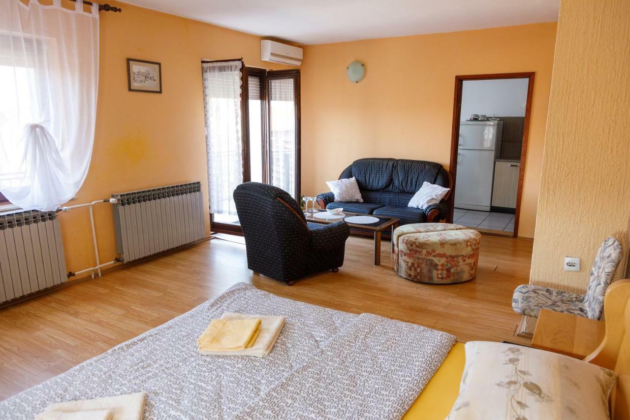 Apartmani Maraton Вуковар Екстер'єр фото